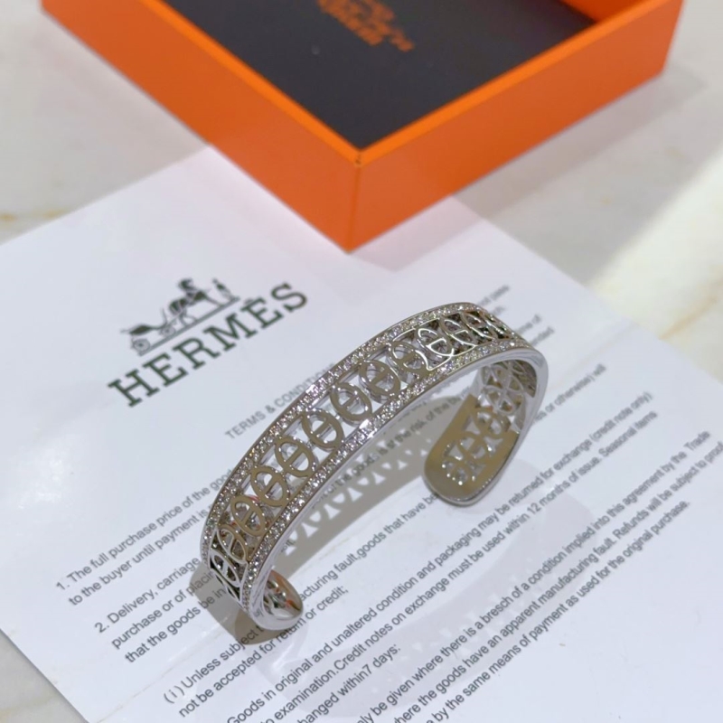 H**me5 bracelets